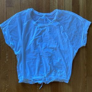 White lululemon tshirt
